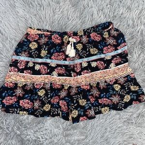 Art class ruffled floral shorts